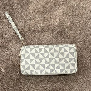 Double zipper wallet